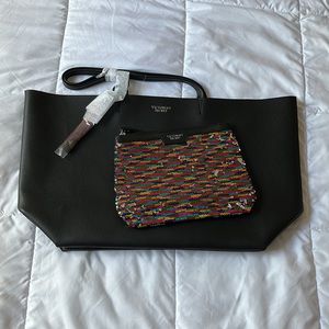 NWT VS Tote Bag + Clutch 😍